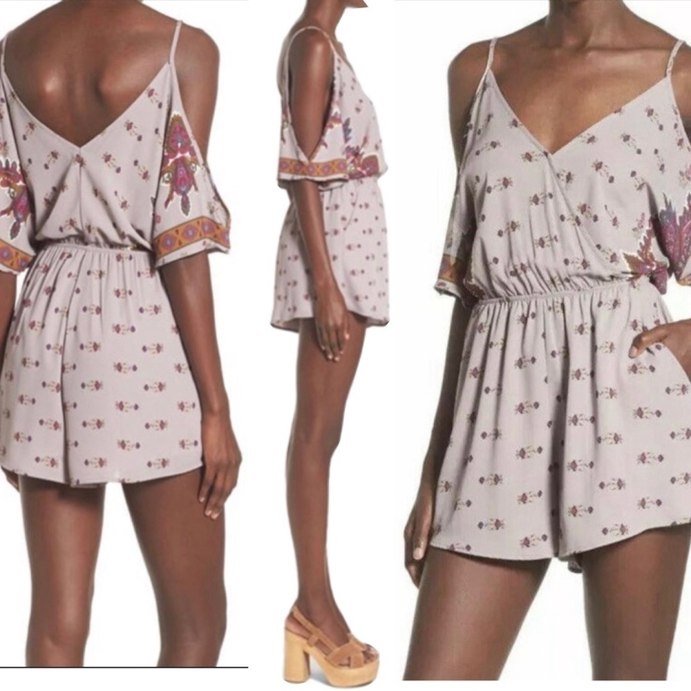 Astr The Label mauve purple floral paisley print cold Shoulder romper Sz S